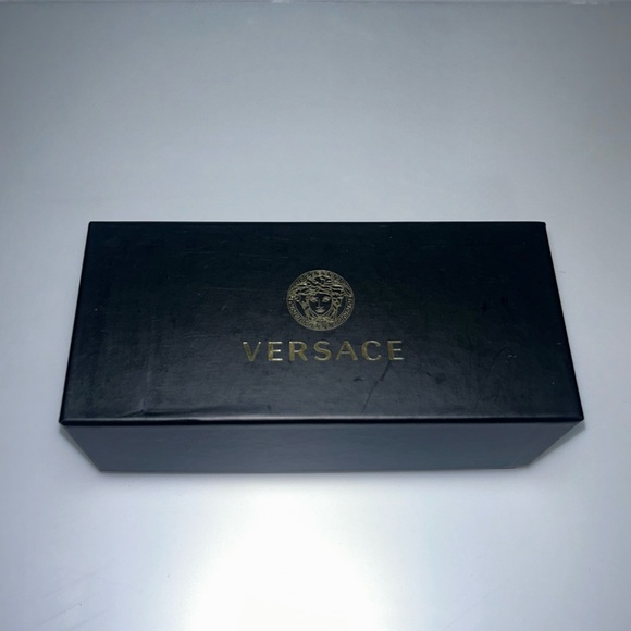 Versace sunglasses! - Picture 9 of 9